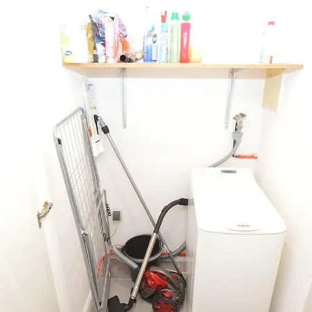 Appartement Newly Renovated With Small Garden & Service Bremen