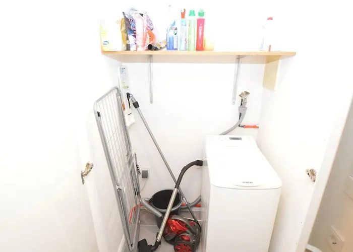 Appartement Newly Renovated With Small Garden & Service Bremen