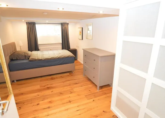 Newly Renovated With Small Garden & Service Appartement *